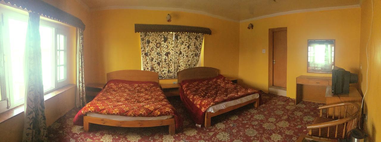Royal Residency Hotel Srinagar  Exterior photo
